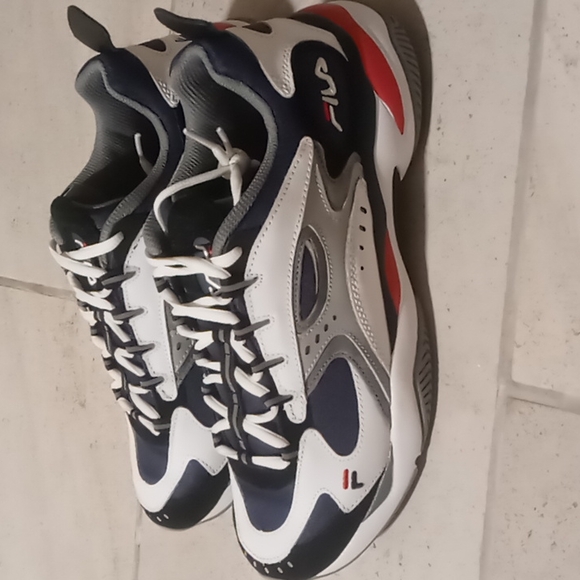 Fila - Picture 3 of 4